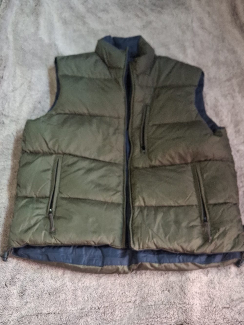 Old Navy Men's Olive/Navy Reversible Down Puffer Vest